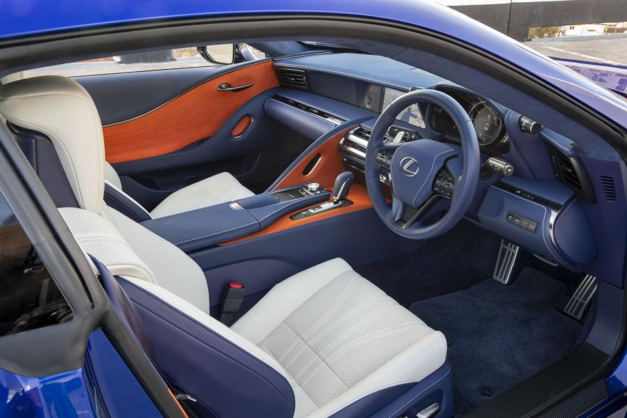 Интерьер Lexus LC500 Morphic Blue Limited Edition 2018 года  (AU) (фото 4 из 6)
